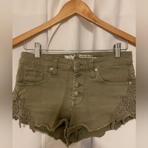 Mossimo High rise Short with lace